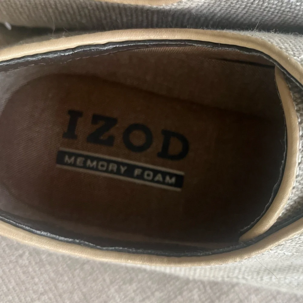 Izod Men's memory foam light Gray/ Beige Oxfords size 8.5 canvas